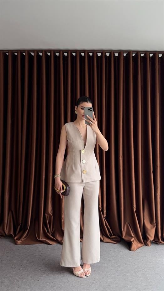 Tasarım Düğmeli Bej Yelek-Pantolon Takım