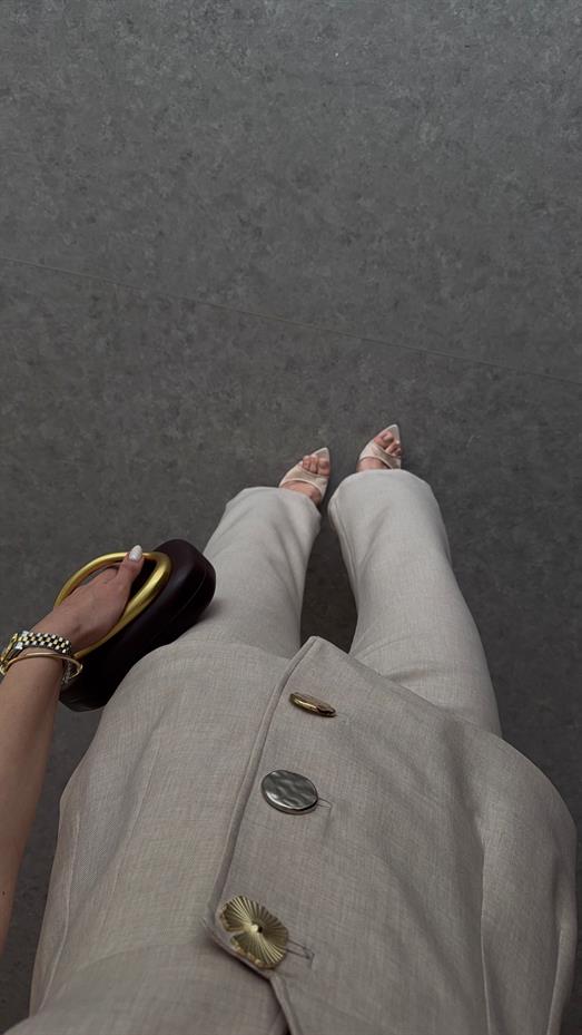 Tasarım Düğmeli Bej Yelek-Pantolon Takım