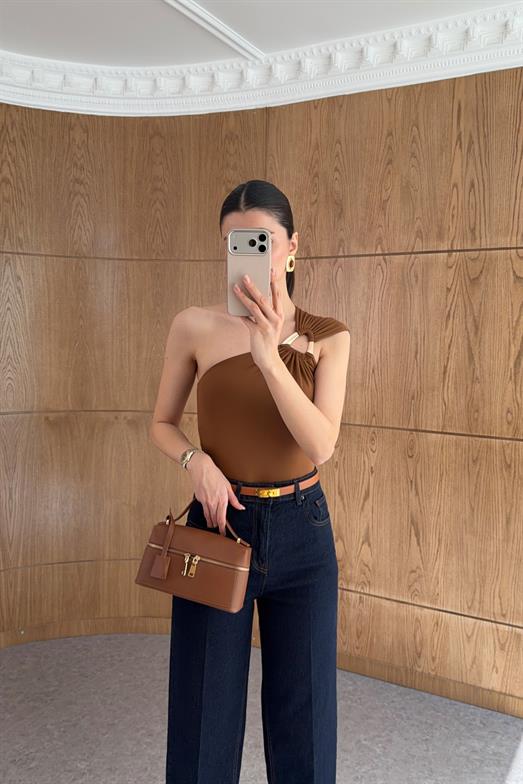 Tek Omuz Gold Tokalı Açık Kahve Bodysuit