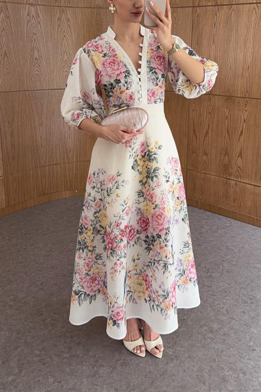 V Yaka Düğme Detaylı Romantik Çiçekli Elbise