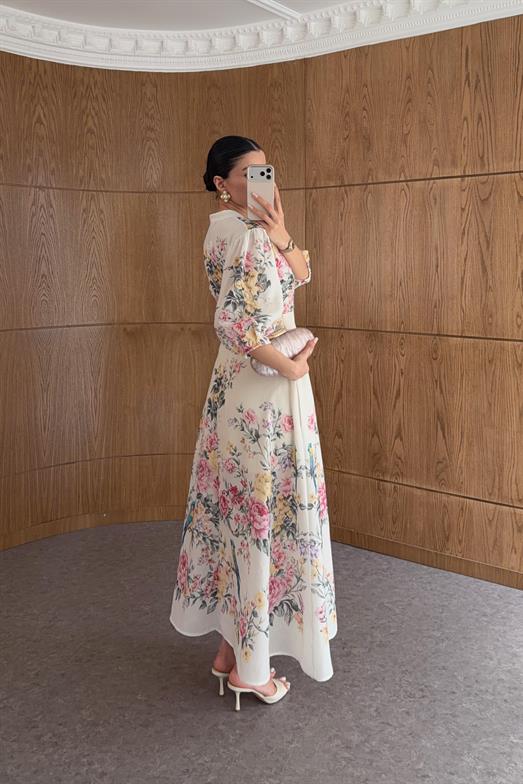 V Yaka Düğme Detaylı Romantik Çiçekli Elbise
