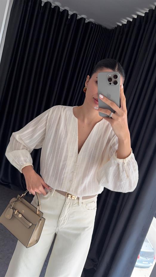 V Yaka Düğmeli Bluz