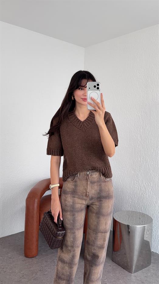 V Yaka Kahverengi Triko