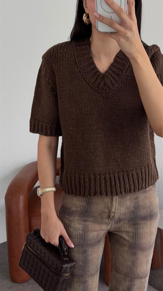 V Yaka Kahverengi Triko