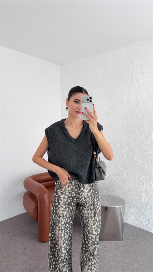 V Yaka Sıfır Kol Antrasit Süveter