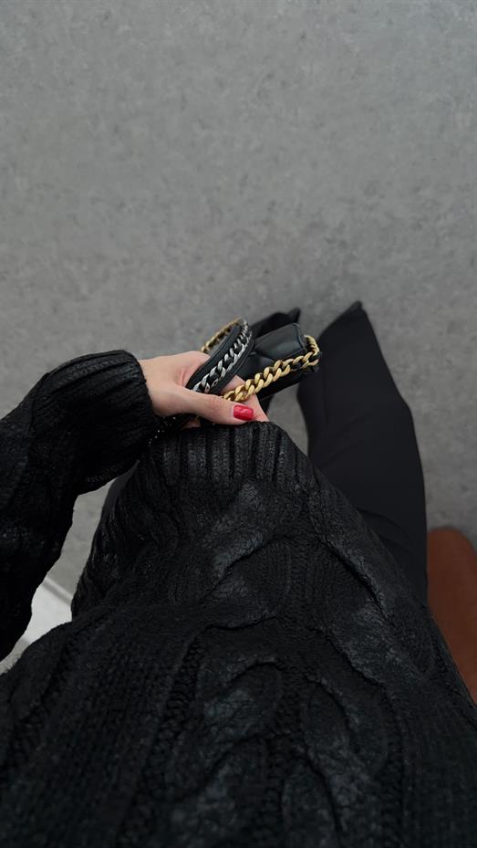 Varaklı Siyah Kazak