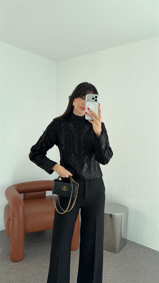 Varaklı Siyah Kazak