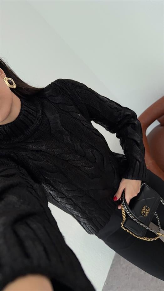 Varaklı Siyah Kazak