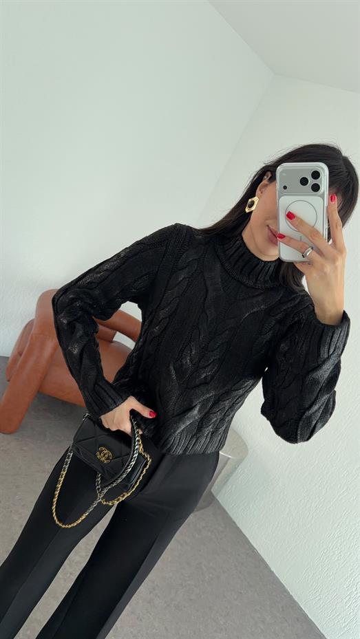 Varaklı Siyah Kazak