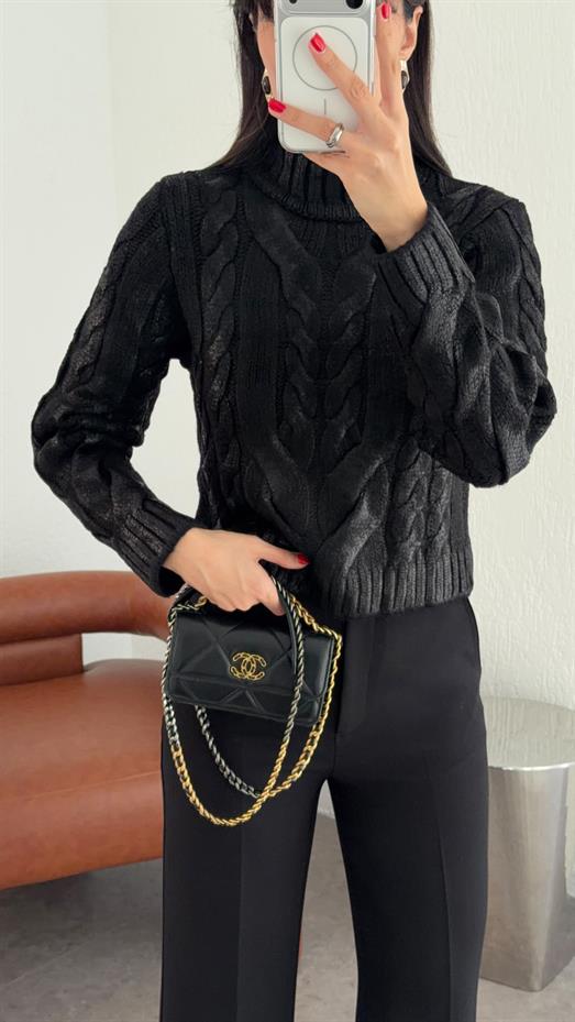 Varaklı Siyah Kazak