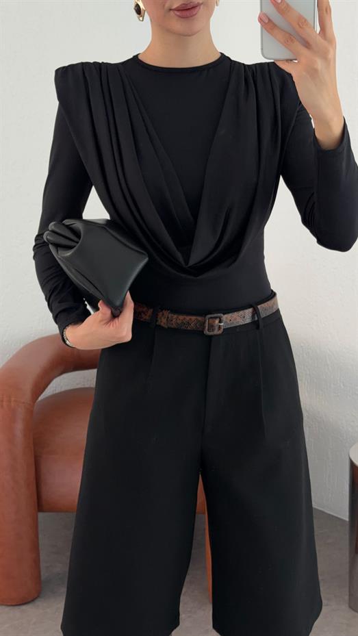 Vatkalı Dökümlü Siyah Bluz