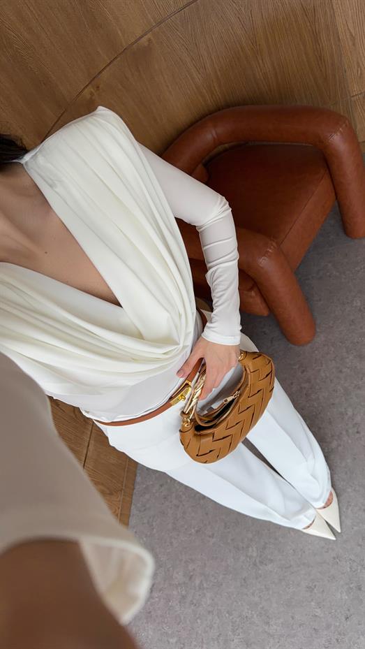 Vatkalı Drapeli Beyaz Bluz