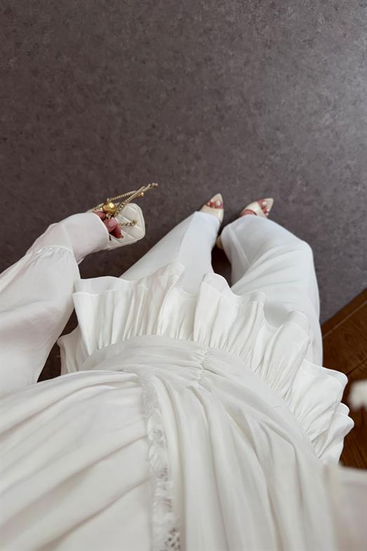 Vatkalı Modal Dantelli Beyaz Bluz