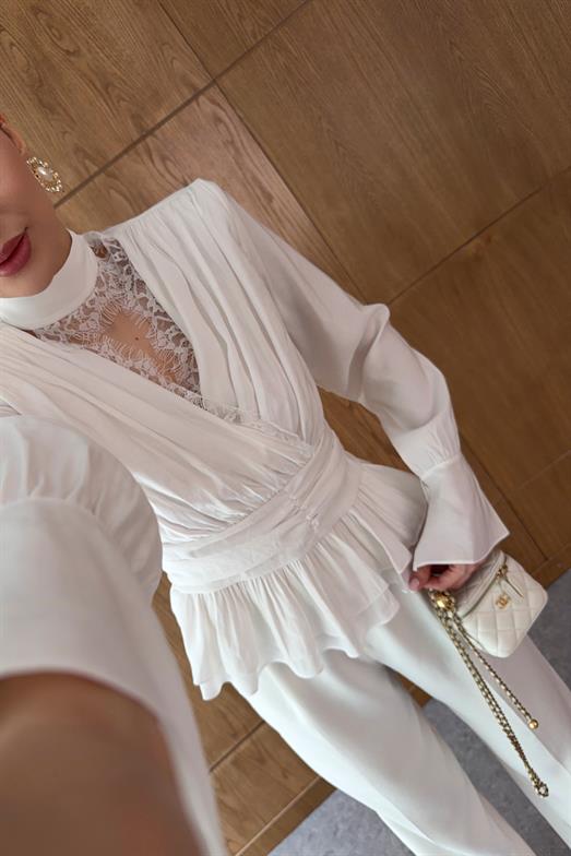 Vatkalı Modal Dantelli Beyaz Bluz