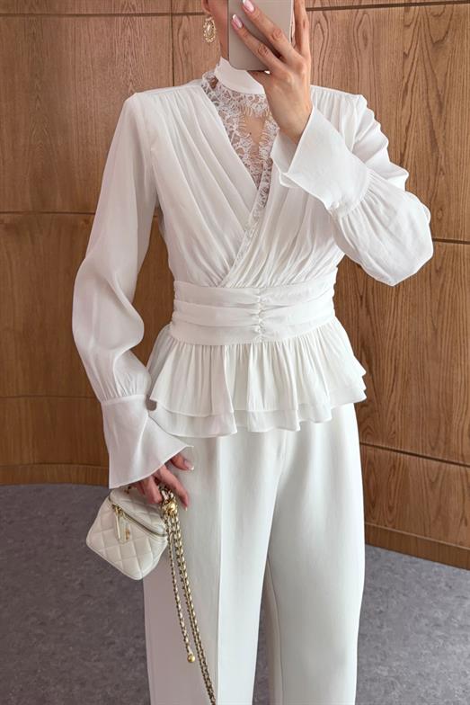 Vatkalı Modal Dantelli Beyaz Bluz