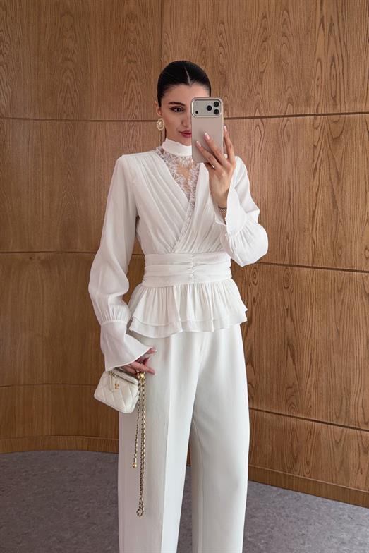 Vatkalı Modal Dantelli Beyaz Bluz