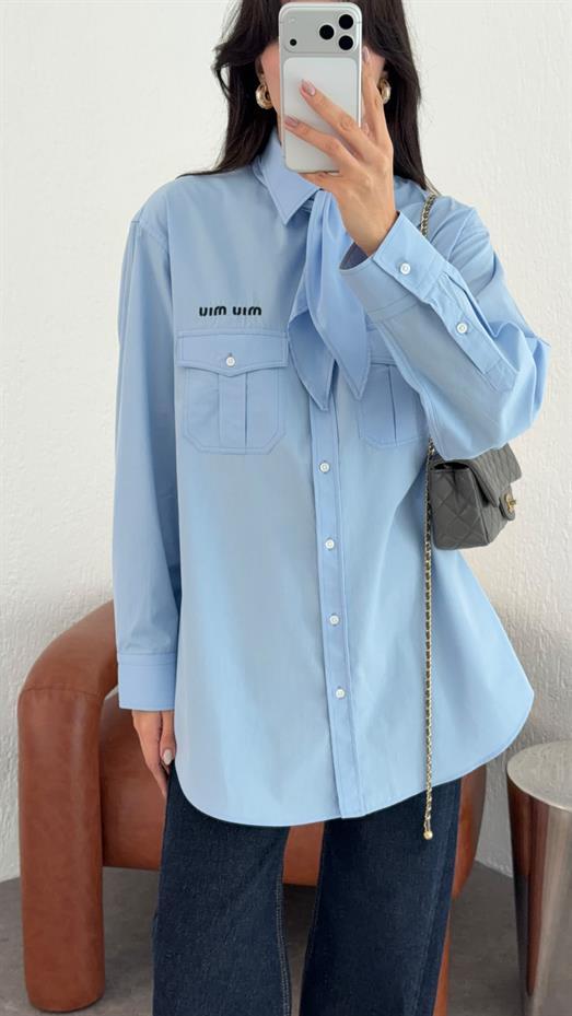 Yaka Bağlamalı Mavi Gömlek