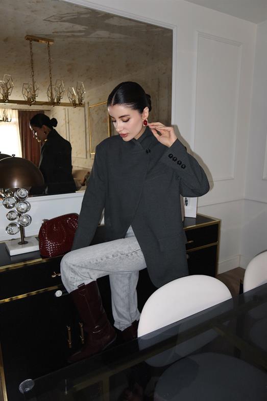 Yaka Düğmeli Antrasit Blazer(11 Kasımda Kargolanacaktır,Ön Sipariştir.)