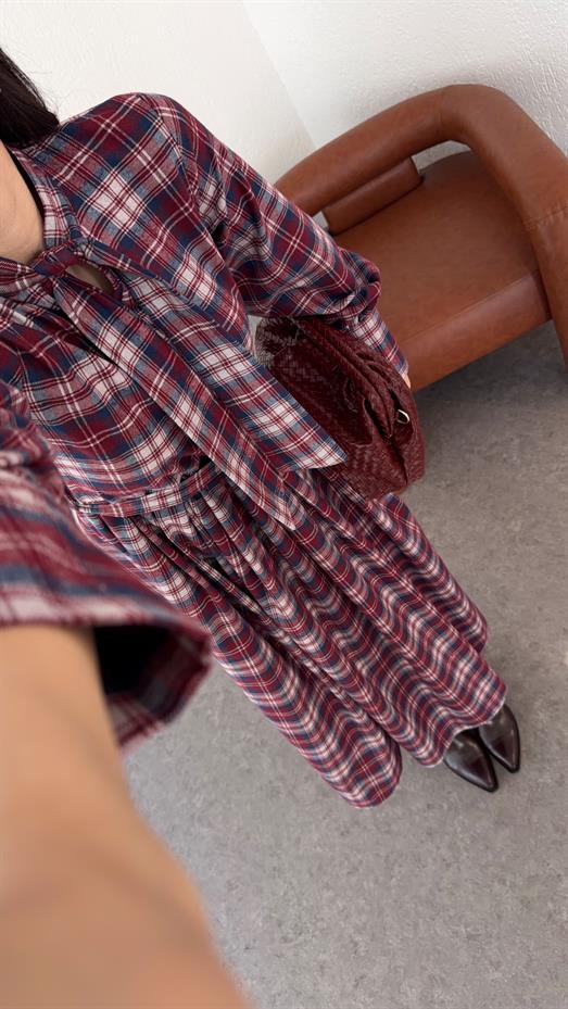 Yaka Fiyonklu Bordo Ekoseli Elbise