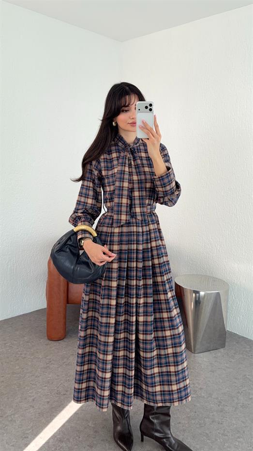 Yaka Fiyonklu Mavi Ekoseli Elbise