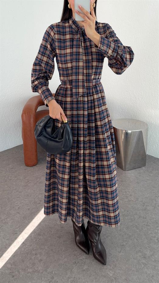 Yaka Fiyonklu Mavi Ekoseli Elbise