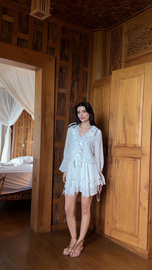 Yaka Volanlı Güllü Beyaz Elbise