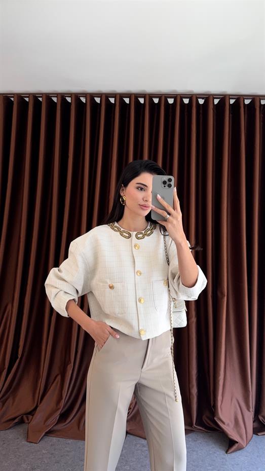 Yaka Zincir Detaylı Ekru Ceket