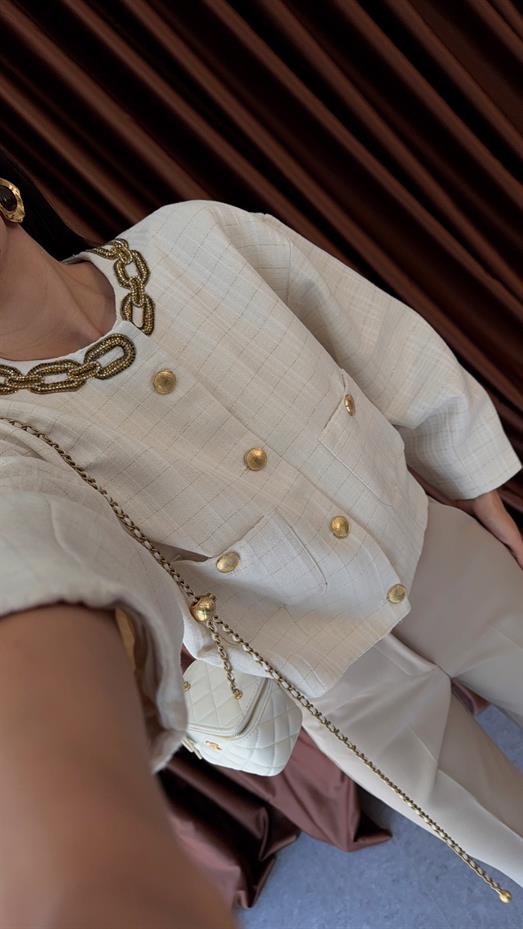 Yaka Zincir Detaylı Ekru Ceket