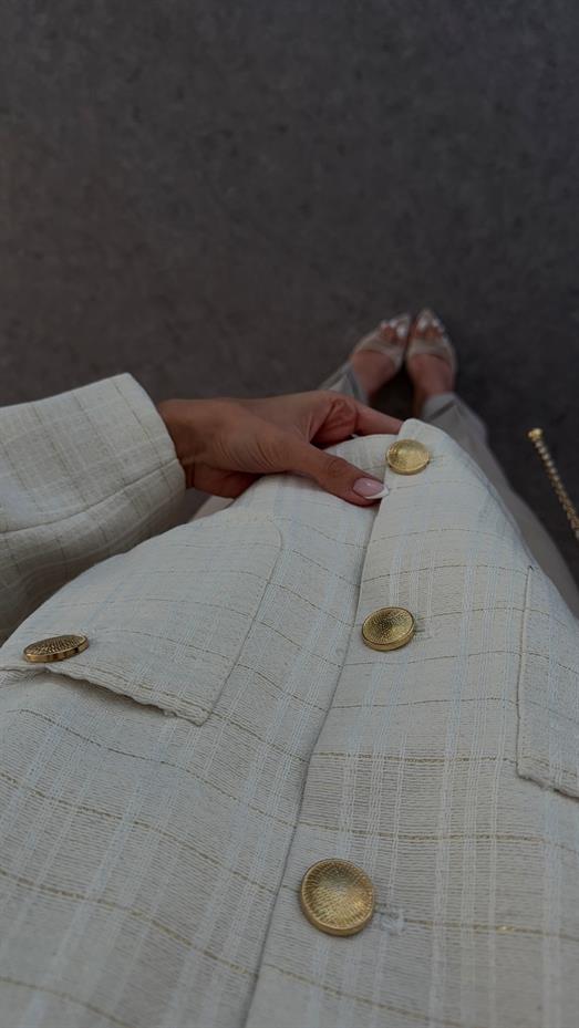 Yaka Zincir Detaylı Ekru Ceket