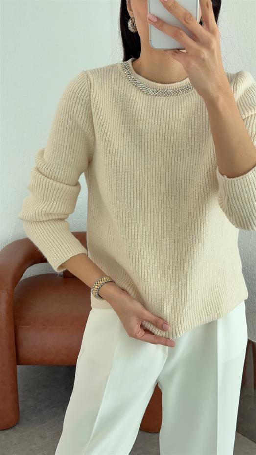 Yakası Taşlı Kazak