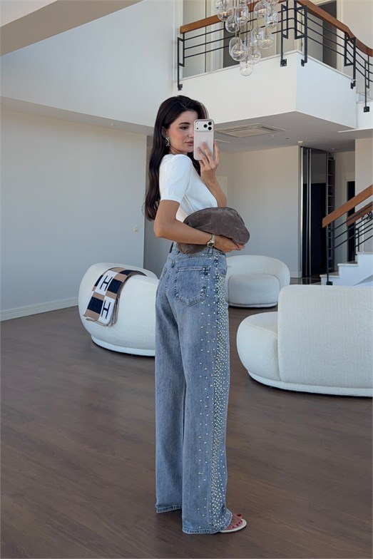 Yanları Zımbalı Mavi Jean