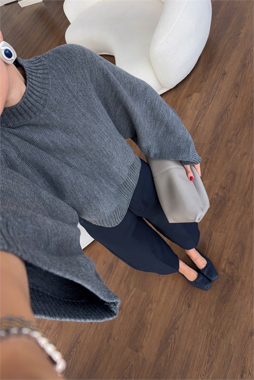 Yarım Balıkçı Yarasa Kol Oversize Gri Triko Kazak