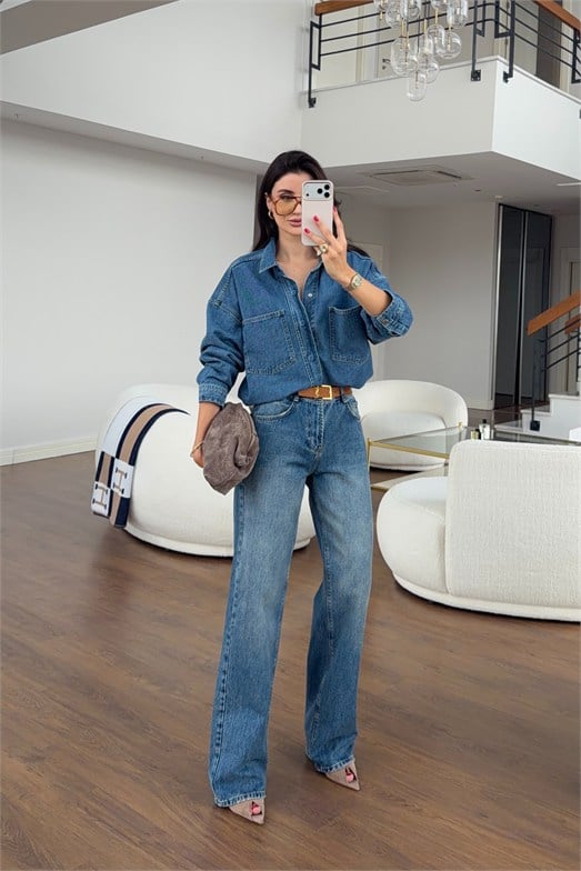 Yıkamalı Mavi Cep Nakışlı Straight Fit Jean