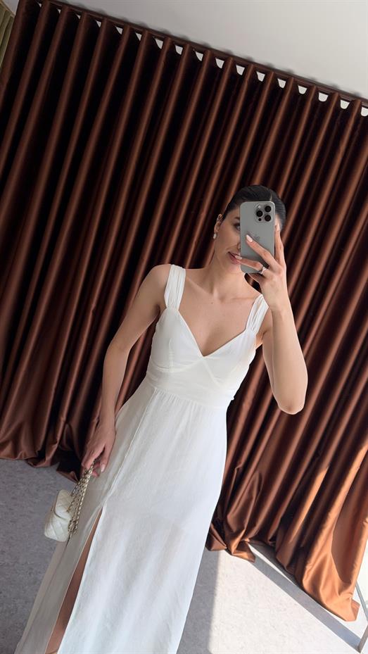 Yırtmaçlı Beyaz Uzun Elbise