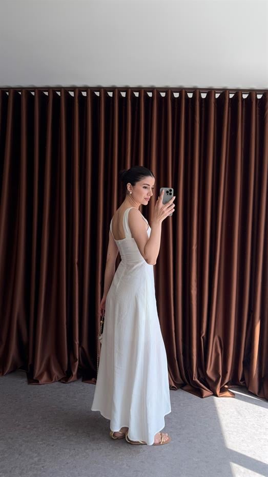 Yırtmaçlı Beyaz Uzun Elbise