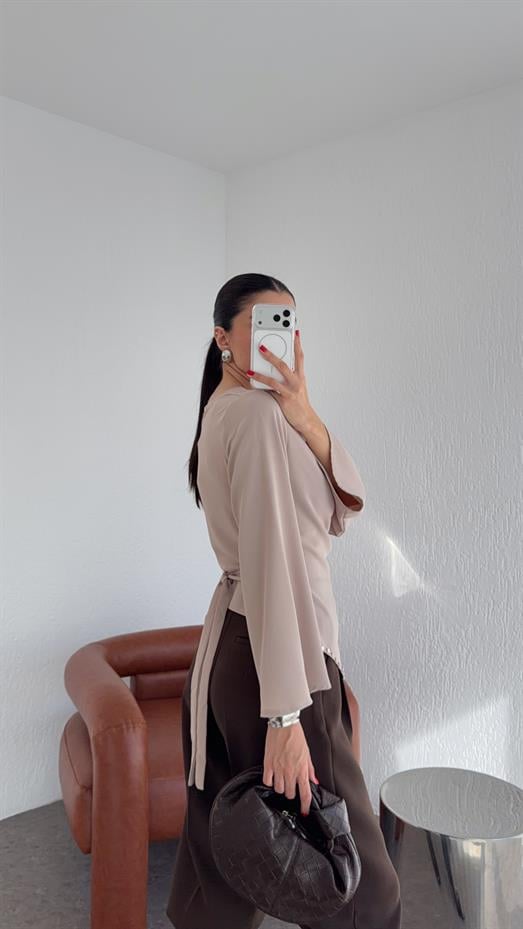 Zımbalı Asimetrik Vizon Bluz