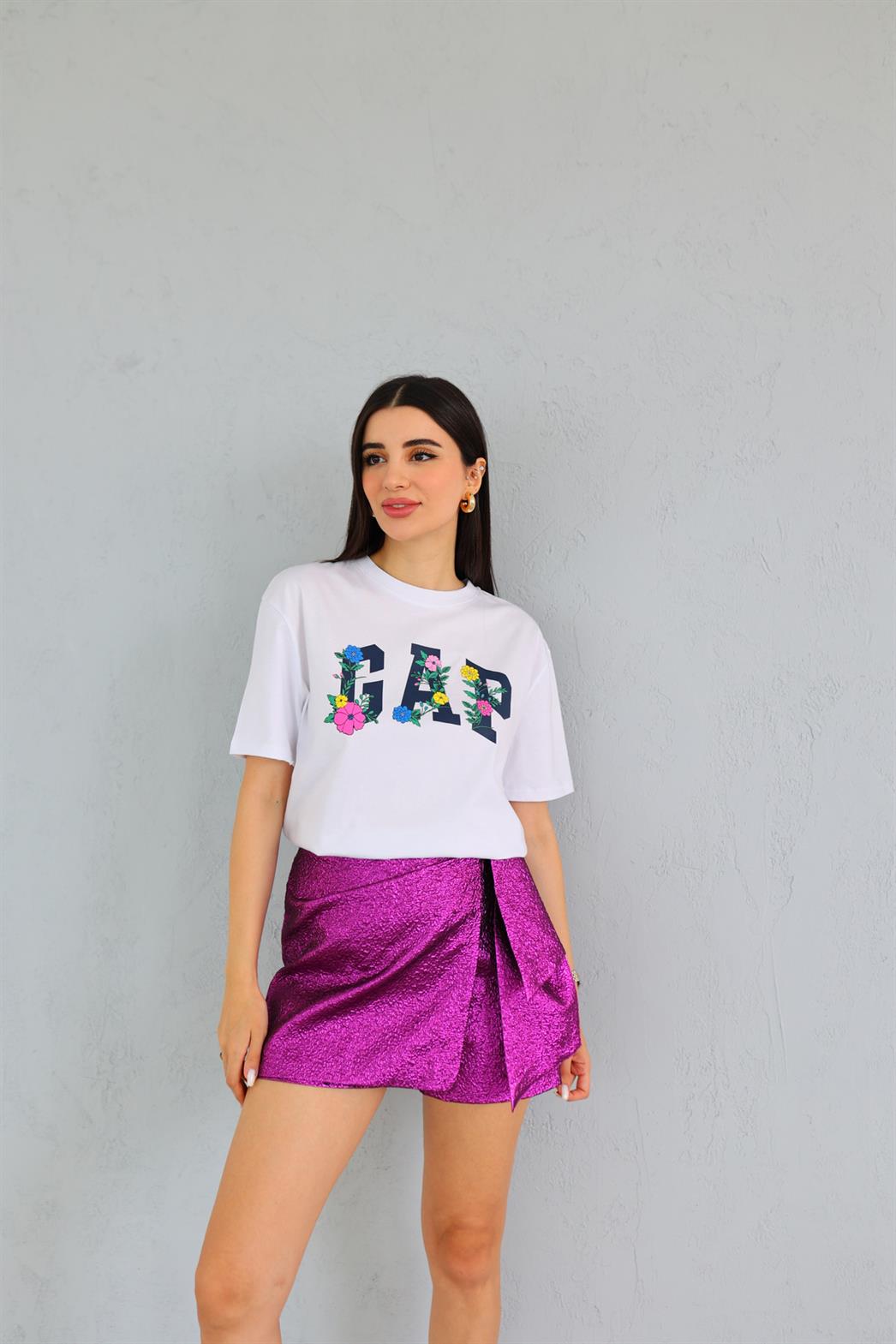 3 Harf Çiçekli Beyaz Tshirt