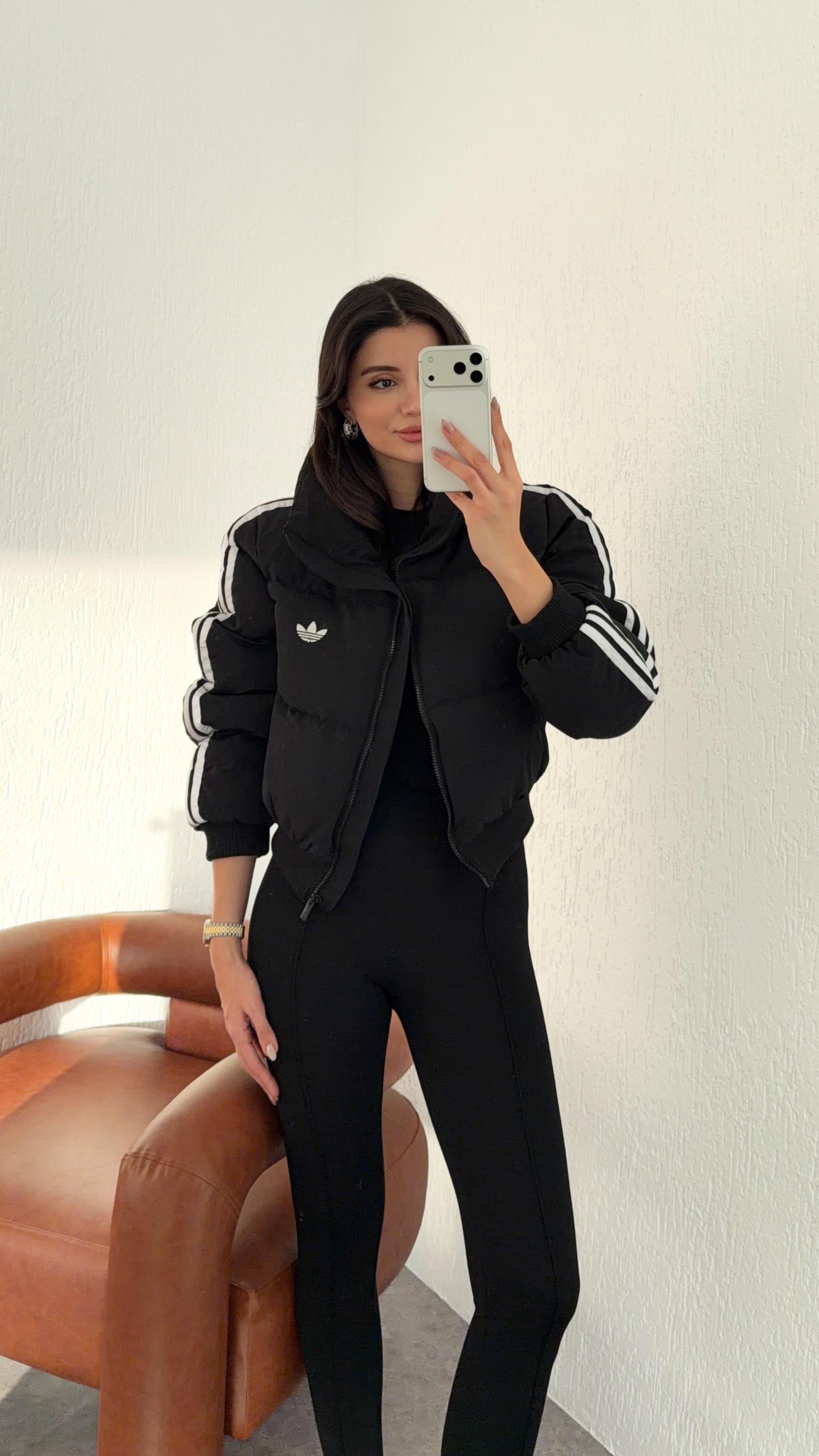 A Siyah Şişme Mont