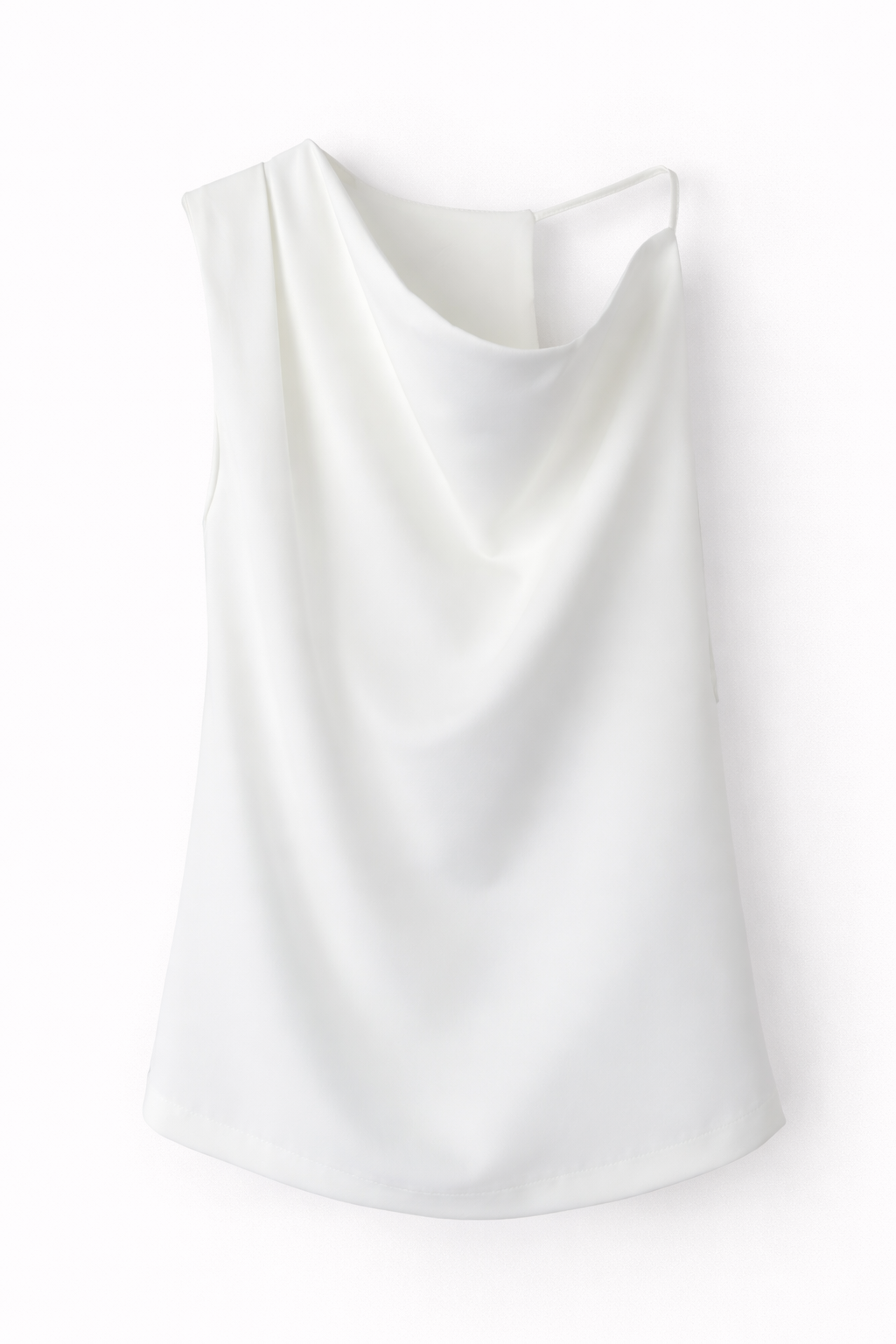 Askılı Beyaz Dökümlü Bluz