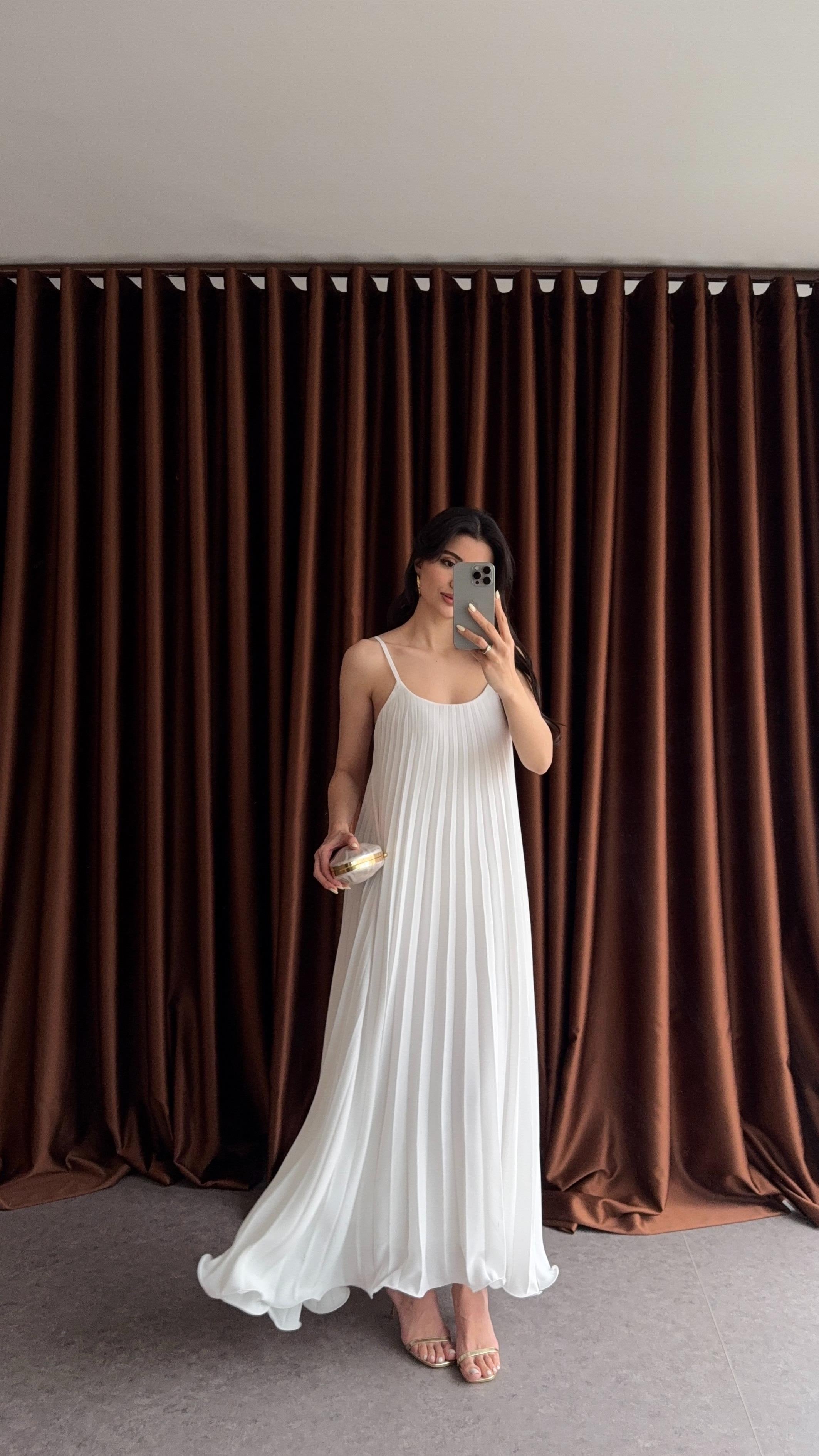 Askılı Pliseli Beyaz Elbise