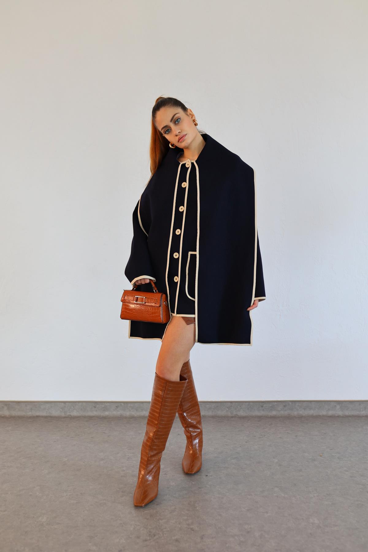 Atkılı Lacivert Kaban