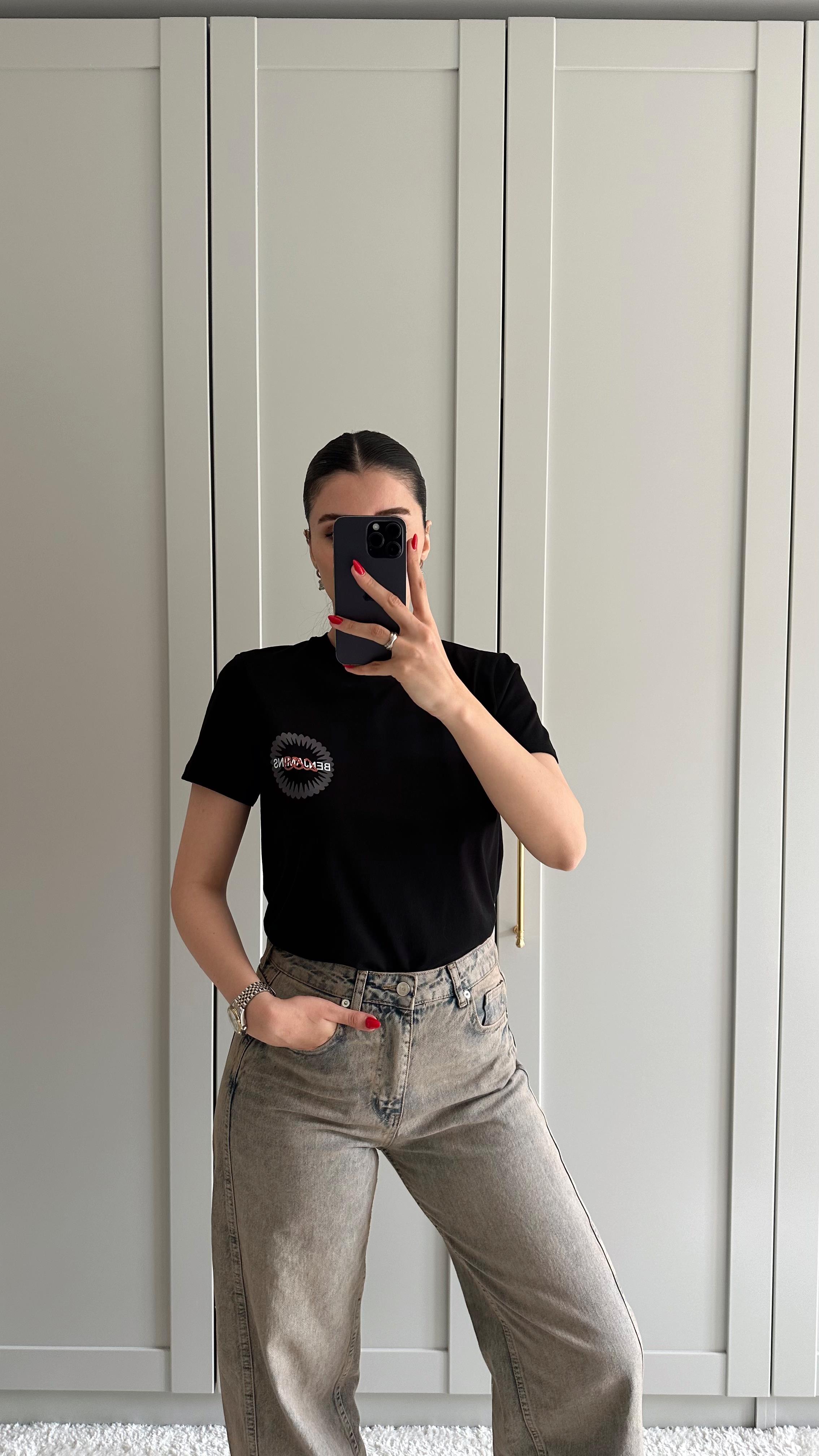 Benji Yuvarlak Detaylı Siyah Tshirt