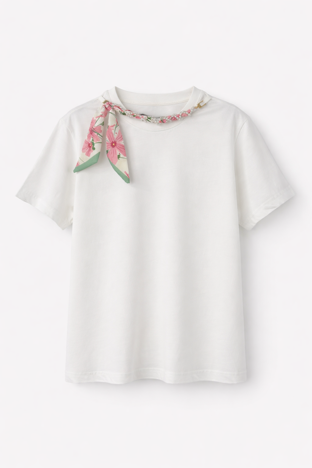 Beyaz Fularlı Tshirt