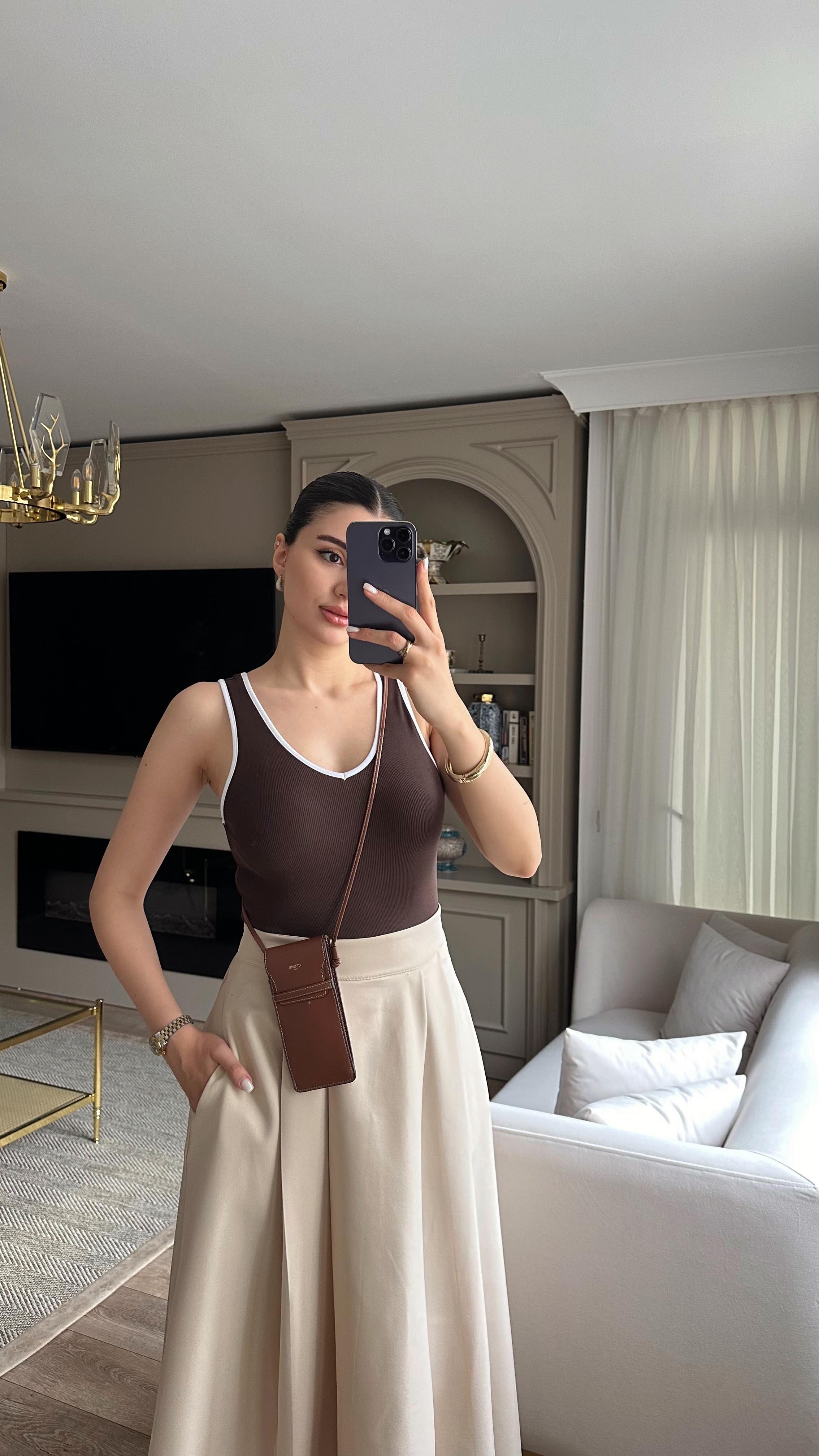 Biyeli Kahverengi Atlet
