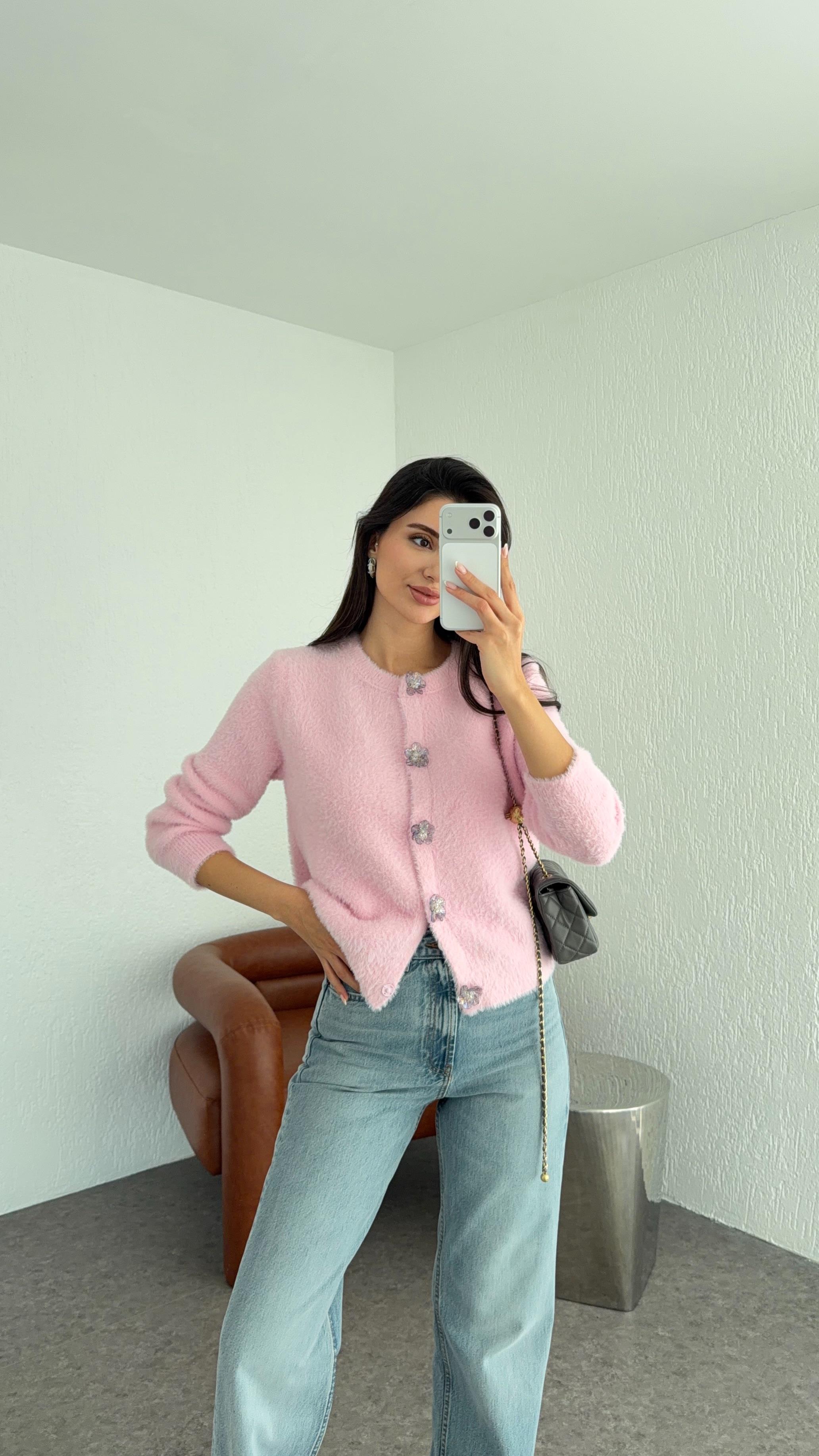 Boncuk Düğmeli Pembe Hırka