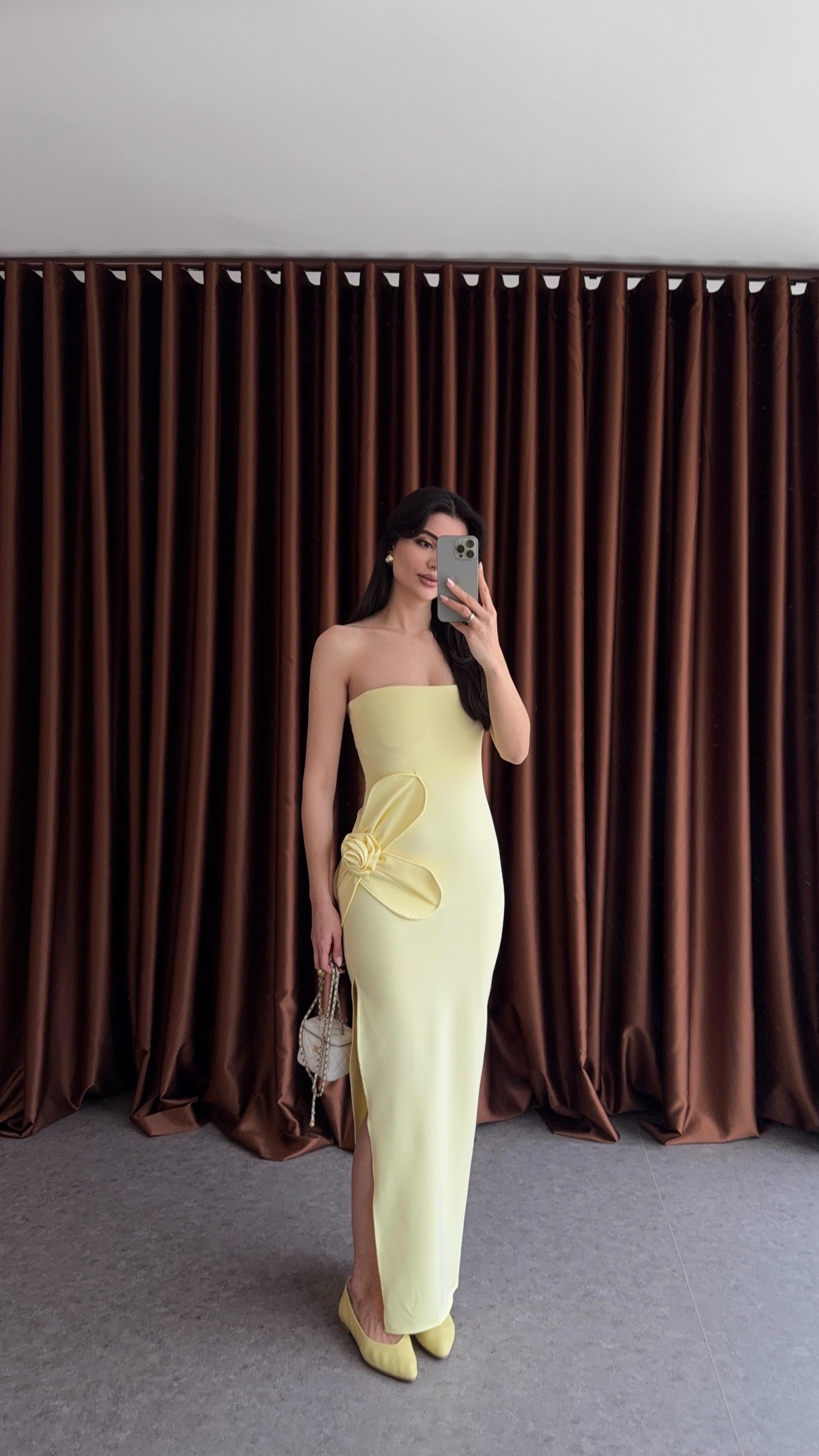 Çiçekli Sarı Elbise