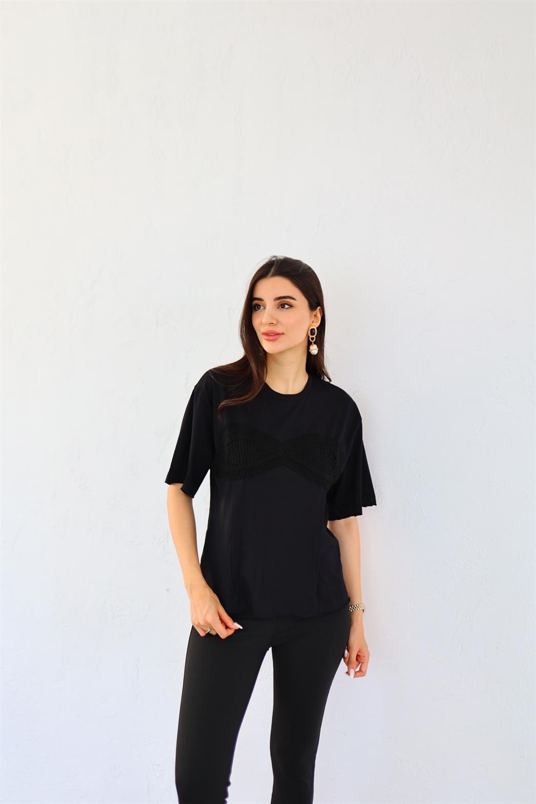 Dantel Detaylı Siyah Tshirt