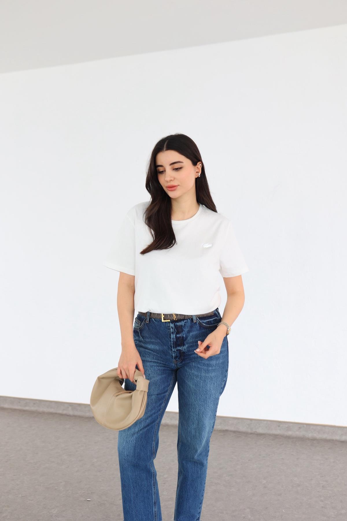 Deri Amblemli Beyaz Basic Tshirt