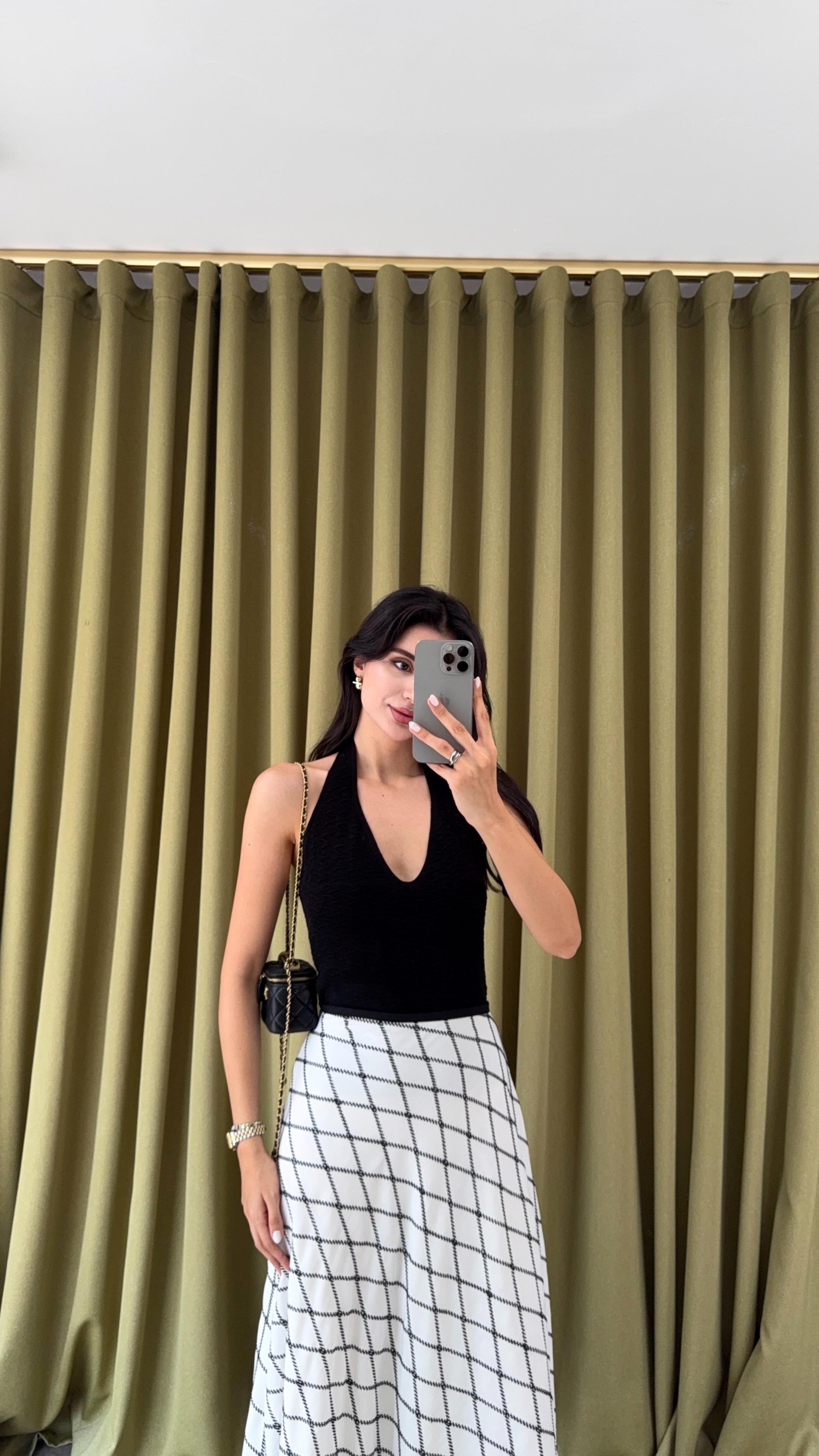 Dokulu Halter Yaka Siyah Triko