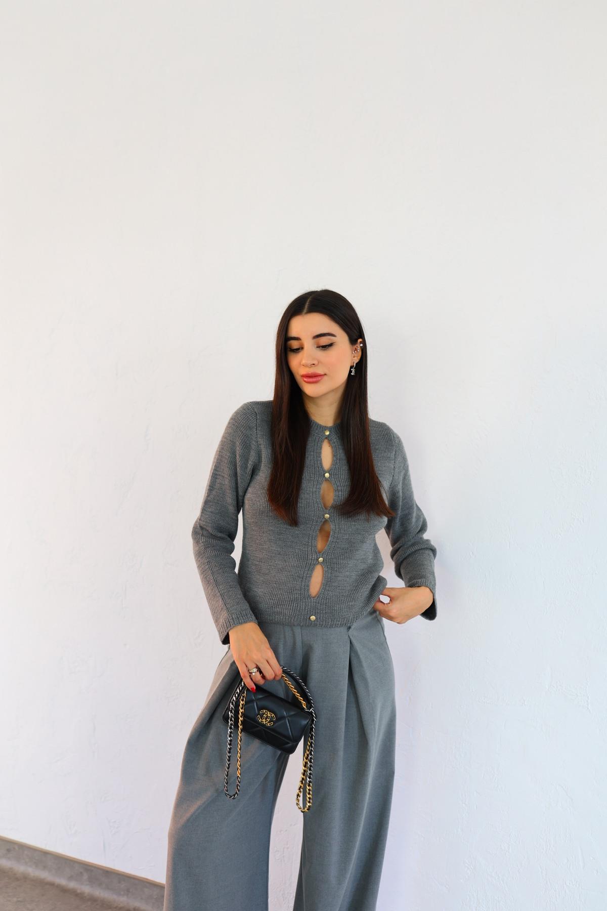 Düğmeli Gri Triko Kazak